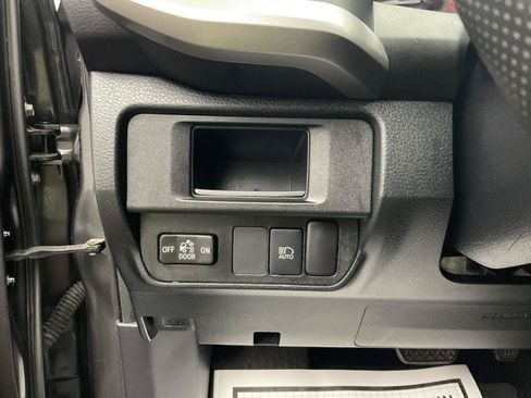 Used 2019 Toyota Tacoma SR5 AWD/4WD image 13