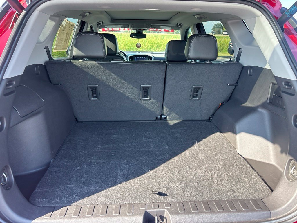 Used 2024 GMC Terrain SLT w/ Elevation Edition FWD image 6