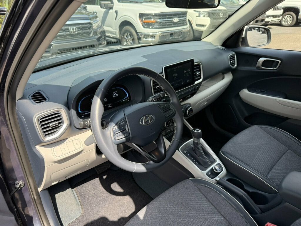 Used 2026 Hyundai Venue SEL FWD image 3