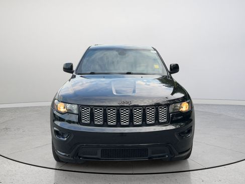 Used 2018 Jeep Grand Cherokee Altitude AWD/4WD image 5