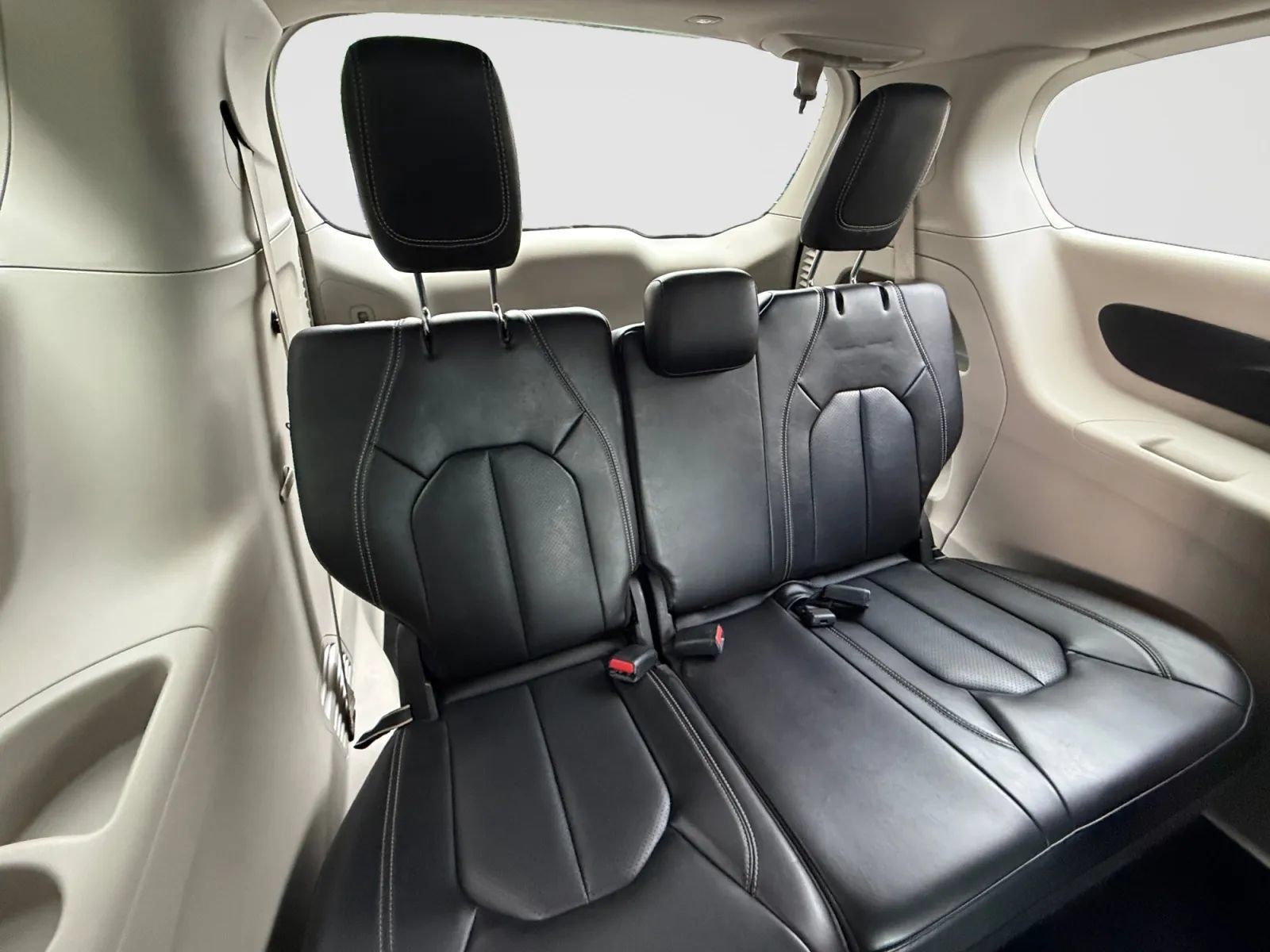 Used 2023 Chrysler Pacifica Touring-L FWD image 20