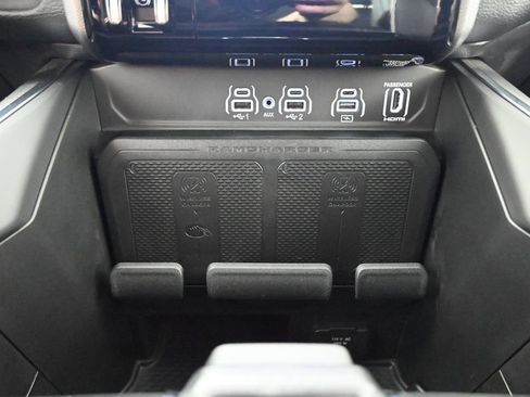 Used 2025 RAM 1500 Laramie w/ Night Edition AWD/4WD image 33