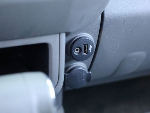 Used 2017 Nissan Frontier SV image 37