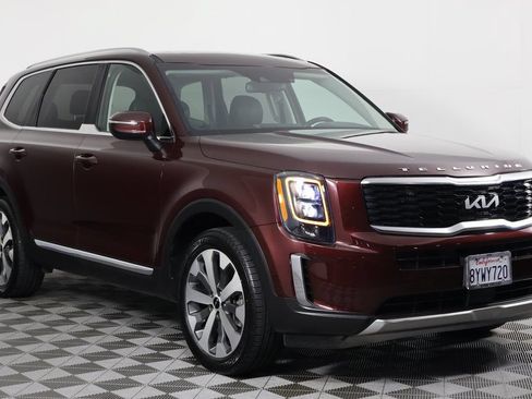 Used 2022 Kia Telluride EX w/ EX Premium Package FWD image 3