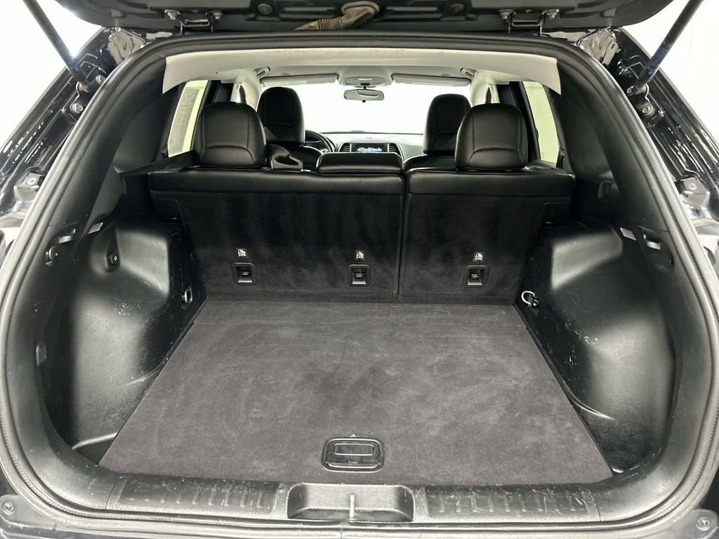 Used 2019 Jeep Cherokee Latitude Plus w/ Cold Weather Group AWD/4WD image 21