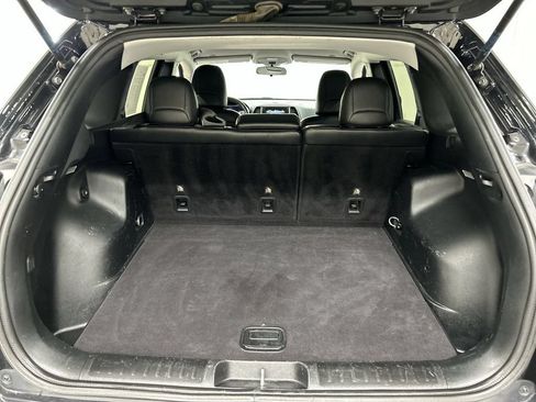 Used 2019 Jeep Cherokee Latitude Plus w/ Cold Weather Group AWD/4WD image 21