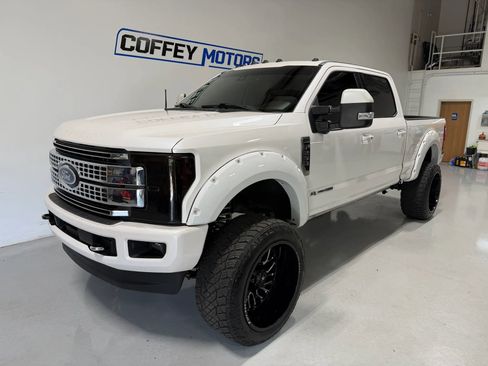 Used 2017 Ford F250 Platinum w/ Platinum Ultimate Package AWD/4WD image 2