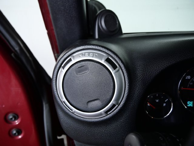 Used 2011 Jeep Wrangler Unlimited Sahara AWD/4WD image 23