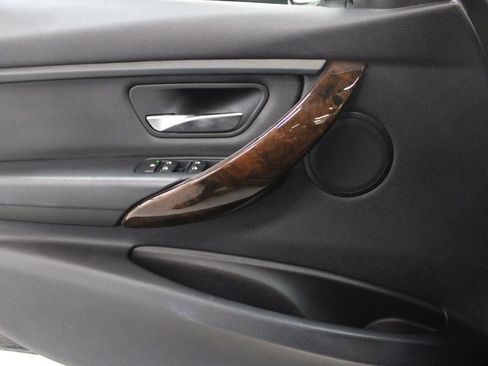 Used 2015 BMW 320i Sedan image 25