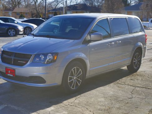 Used 2016 Dodge Grand Caravan SE image 17