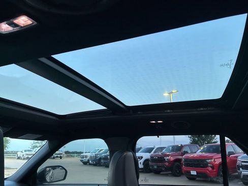 Used 2022 Ford Explorer ST w/ Equipment Group 401A AWD/4WD image 8