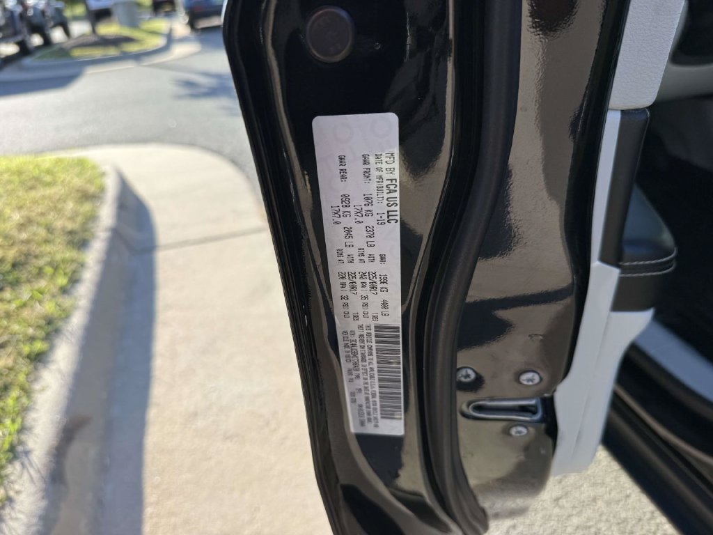 Used 2019 Jeep Compass Latitude FWD image 35