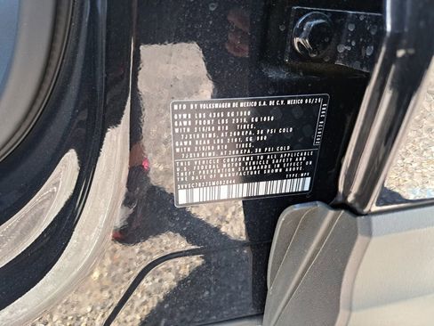 Used 2025 Volkswagen Taos SE image 25