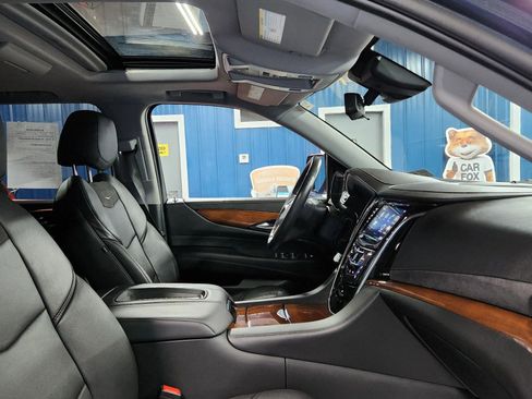 Used 2020 Cadillac Escalade Luxury image 12