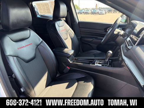 Used 2025 Jeep Compass Trailhawk AWD/4WD image 33