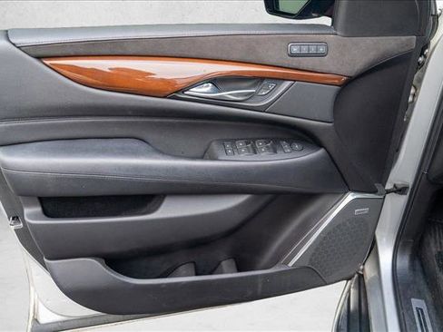 Used 2018 Cadillac Escalade Premium Luxury image 10