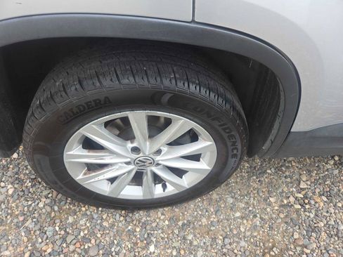 Used 2015 Volkswagen Tiguan SE FWD image 22