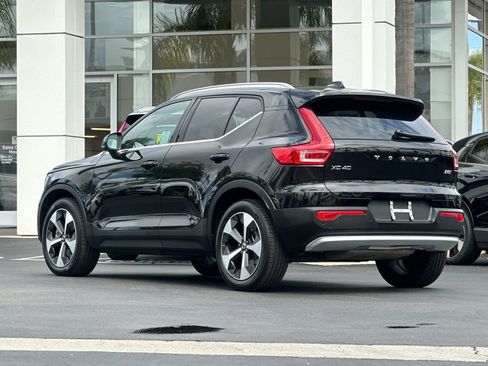 Certified 2025 Volvo XC40 B5 Plus AWD/4WD image 3