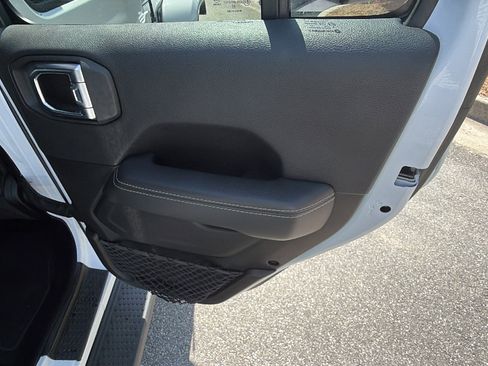 Used 2023 Jeep Wrangler Sahara w/ Cold Weather Group image 19