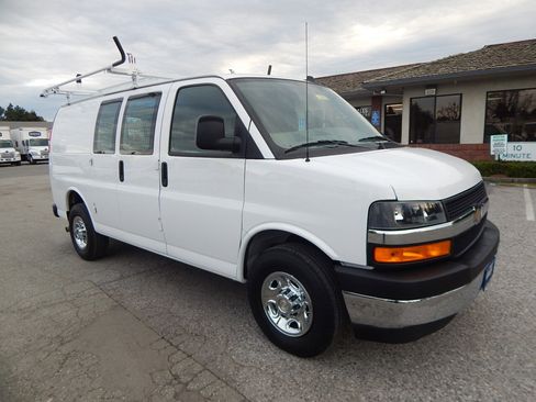 Used 2024 Chevrolet Express 2500 w/ Driver Convenience Package image 10