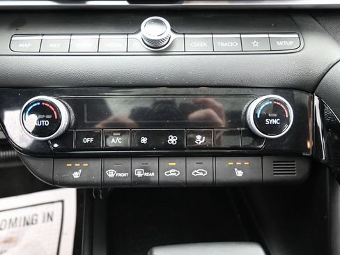 Used 2023 Hyundai Elantra Limited image 15