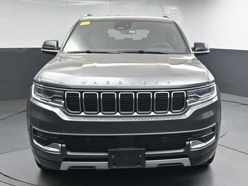 Used 2023 Jeep Wagoneer L Series II image 2