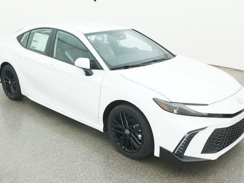 New 2026 Toyota Camry SE image 13