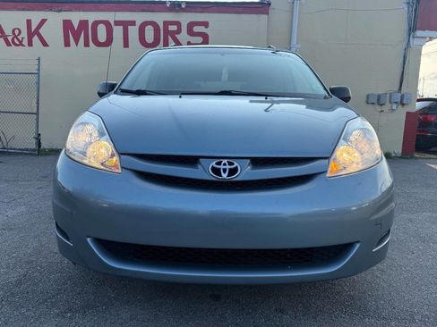 Used 2009 Toyota Sienna CE image 3