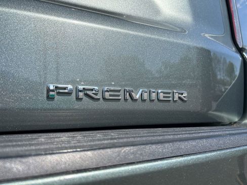 Used 2023 Chevrolet Suburban Premier image 31