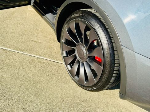 Used 2023 Tesla Model Y Performance AWD/4WD image 32