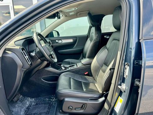Used 2021 Volvo XC40 T4 Momentum FWD image 14