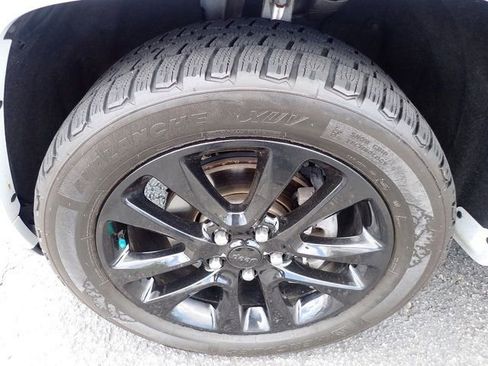 Used 2020 Jeep Grand Cherokee Altitude AWD/4WD image 11