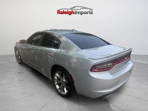 Used 2020 Dodge Charger SXT w/ Plus Group RWD image 3