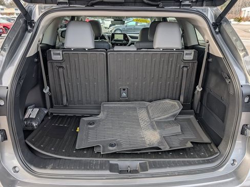 Used 2026 Toyota Highlander XLE image 13