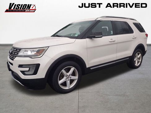Used 2017 Ford Explorer XLT w/ Equipment Group 202A AWD/4WD image 1