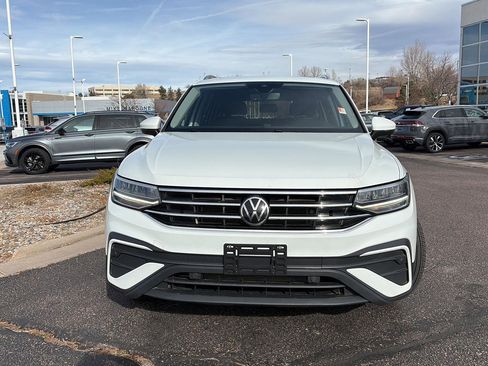 Used 2022 Volkswagen Tiguan SE image 2