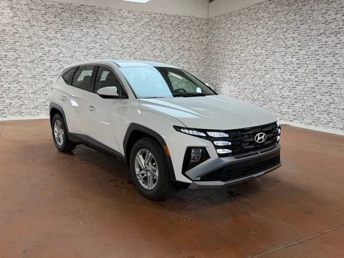 New 2026 Hyundai Tucson SE image 1