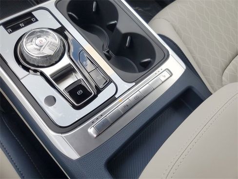 New 2026 Kia Carnival EX image 26