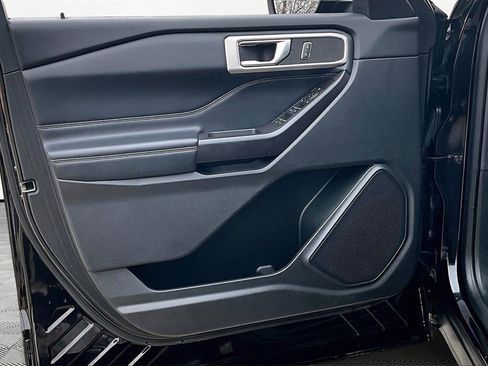 Used 2020 Ford Explorer XLT w/ Equipment Group 202A image 23