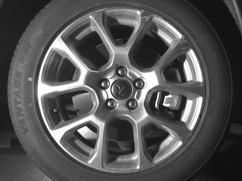 Used 2025 Jeep Compass Limited image 13