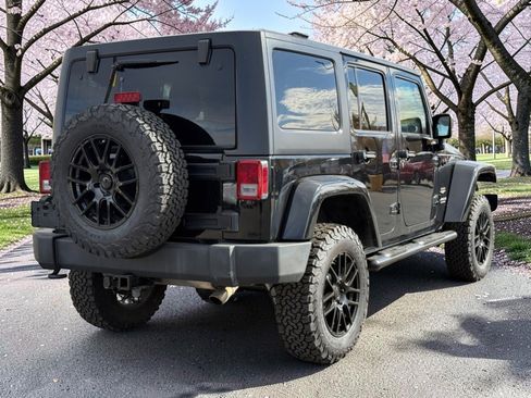 Used 2011 Jeep Wrangler Unlimited Sahara w/ Mopar Chrome Edition Group AWD/4WD image 7