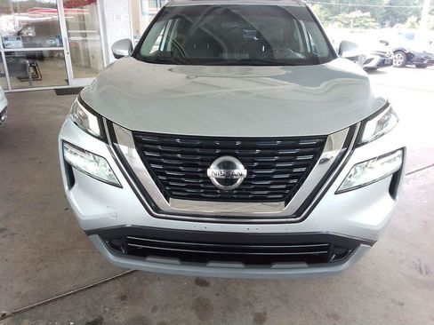 Used 2021 Nissan Rogue SV w/ Premium Package FWD image 3