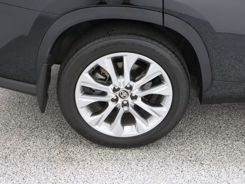 Used 2024 Toyota Highlander Limited image 5