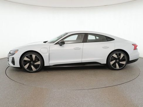 Used 2024 Audi e-tron GT Prestige w/ Prestige Package image 8
