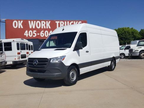 Used 2021 Mercedes-Benz Sprinter 2500 image 3