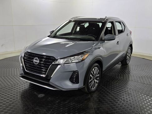 Used 2024 Nissan Kicks SV image 3
