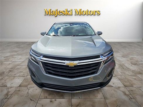 Used 2023 Chevrolet Equinox LT image 2