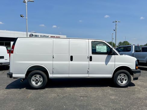 New 2026 GMC Savana 2500 w/ Driver Convenience Package RWD image 8