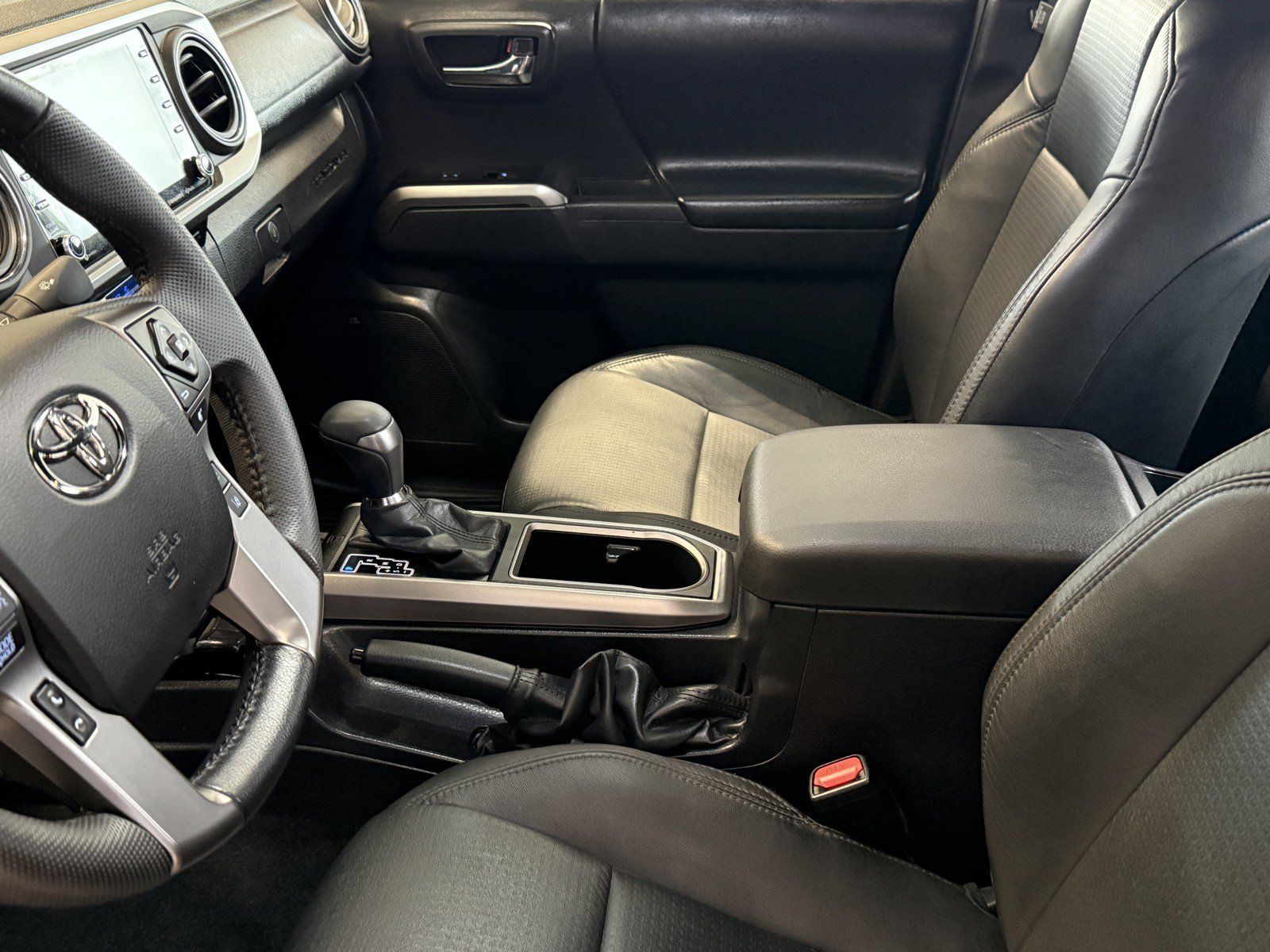 Used 2022 Toyota Tacoma Limited w/ Nightshade Package AWD/4WD image 25
