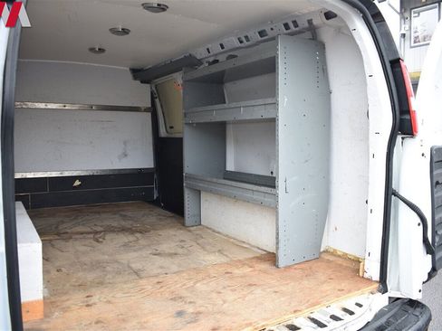 Used 2006 Chevrolet Express 3500 image 21